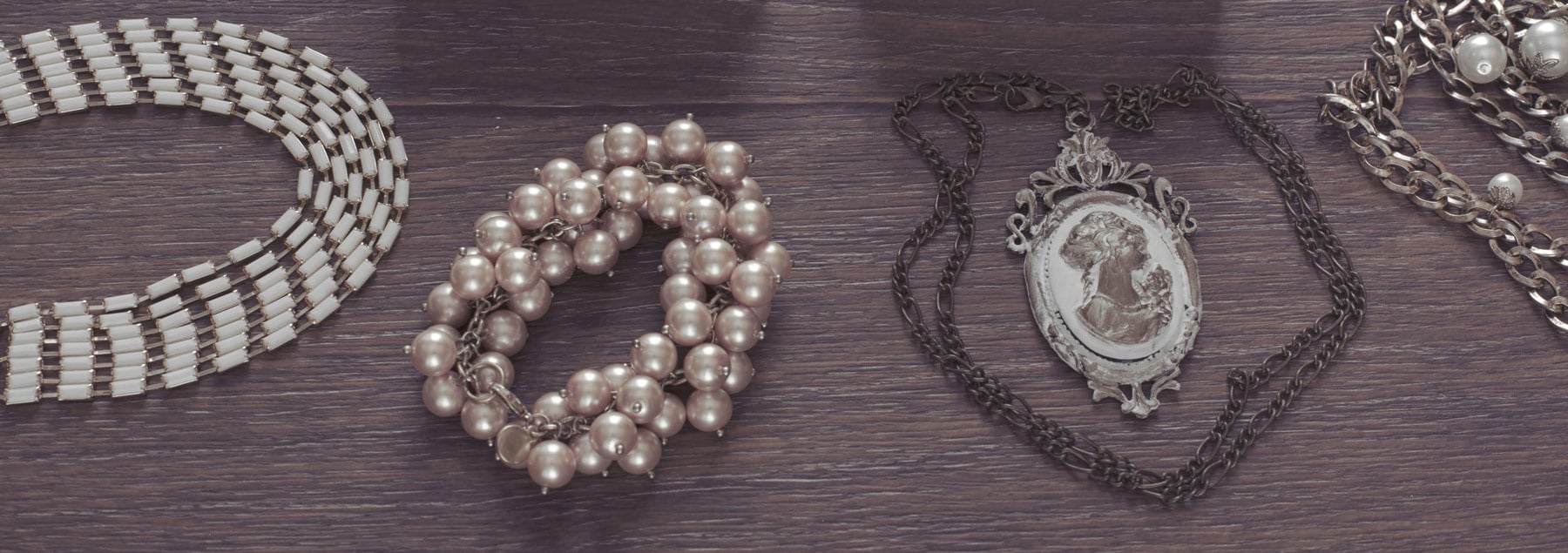 Vintage jewelry collection — AntiqueShop.com